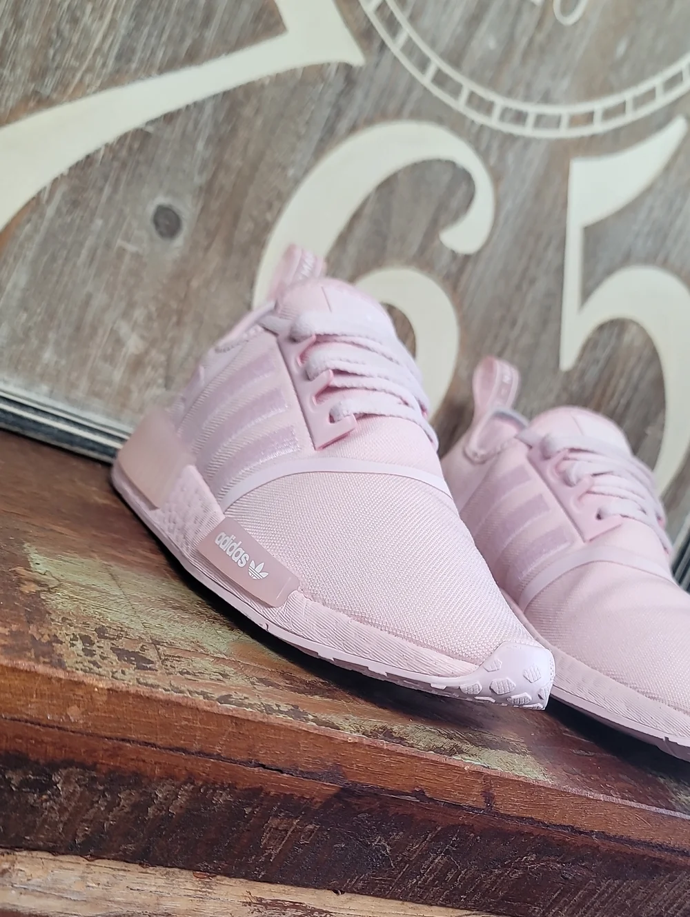 🔥 Wmns Adidas NMD R1 